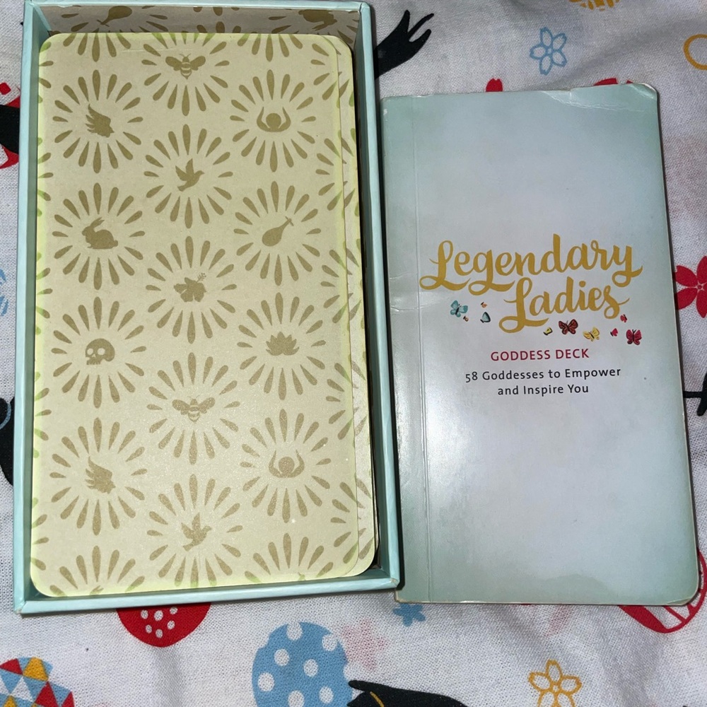 Legendary Ladies Goddess Oracle Deck - Picture 3 of 4